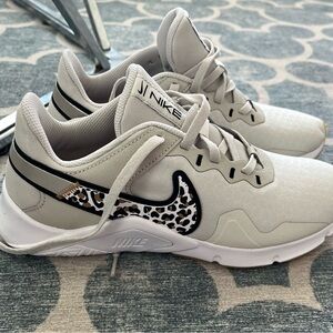 Nike Cream and Black Sneakers with Classic Low-Top Design